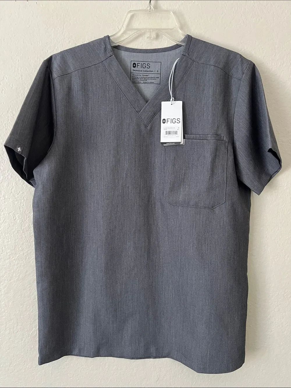 NWT FIGS Leon Two-Pocket Scrub Top Graphite in Size S